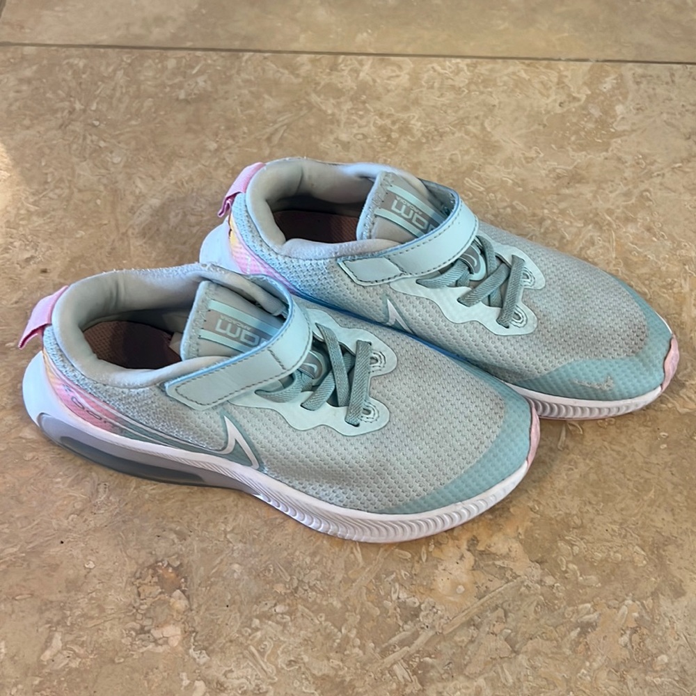 GUC girls nike zoom Acadia size 1